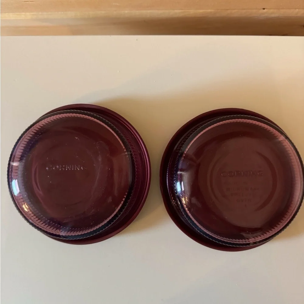 Corning Visions Cranberry food storage set 2-  1 Pint containers with lids